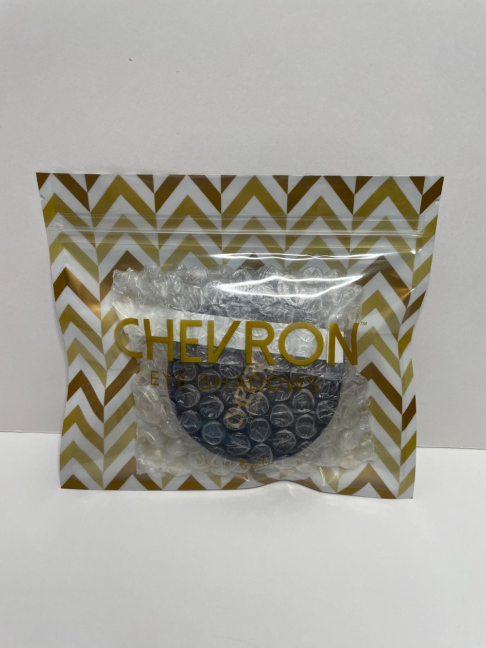 NIB BELLE BEAUTY EYESHADOW.  Chevron Gold Cosmetic & Brush Set - Picture 2 of 5